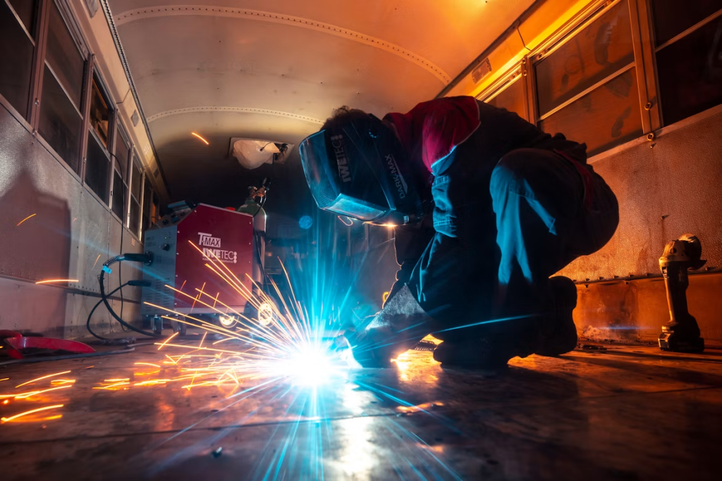 JASA SERTIFIKASI JURU LAS (WELDER SERTIFIKAT) PROFESSIONAL DENGAN APPROVAL MIGAS, KEMNAKER, BKI, BNSP, EBTKE